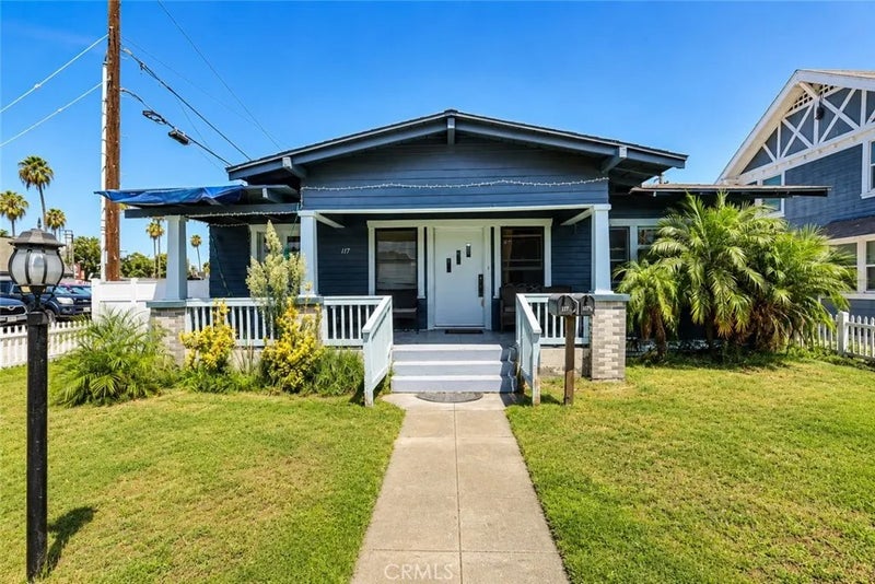 117 E Sycamore