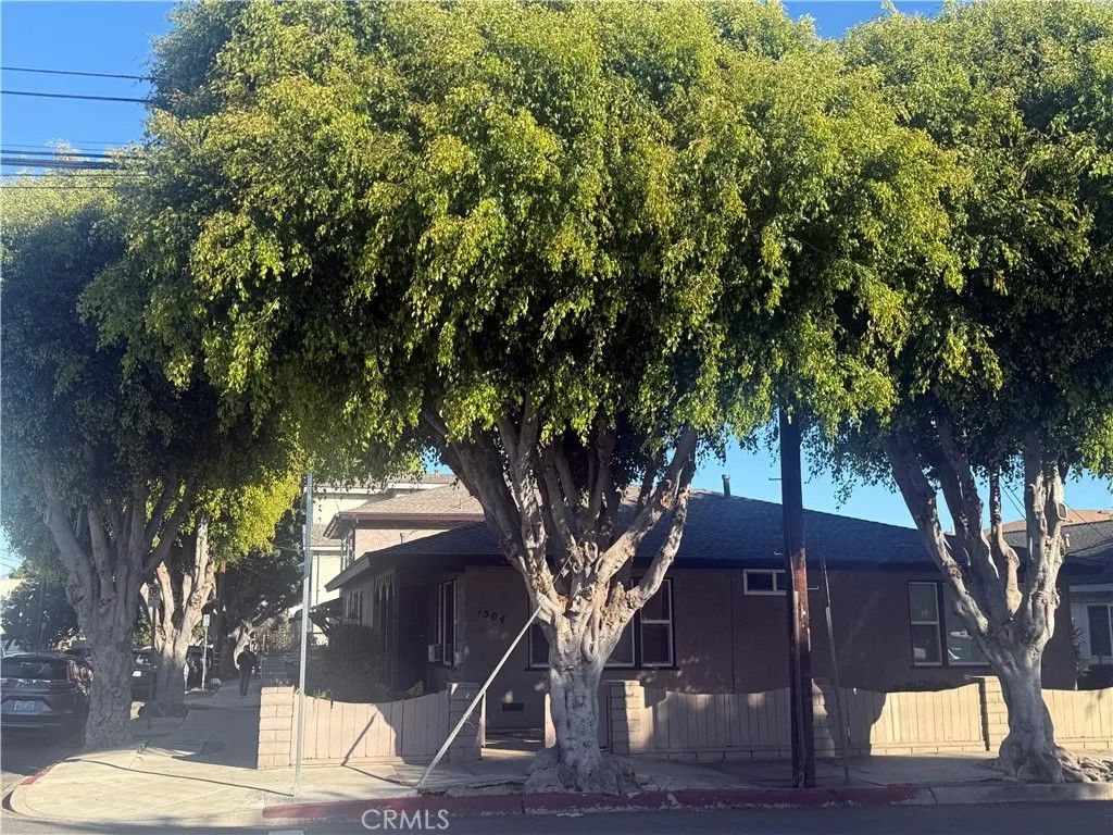 Photo of 1504 S Grand Ave, San Pedro, CA 90731 (MLS # SB26038089)