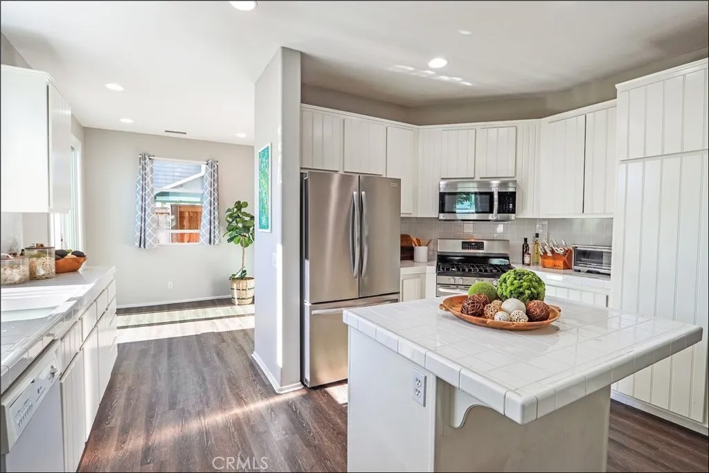 10 Bluff Cove