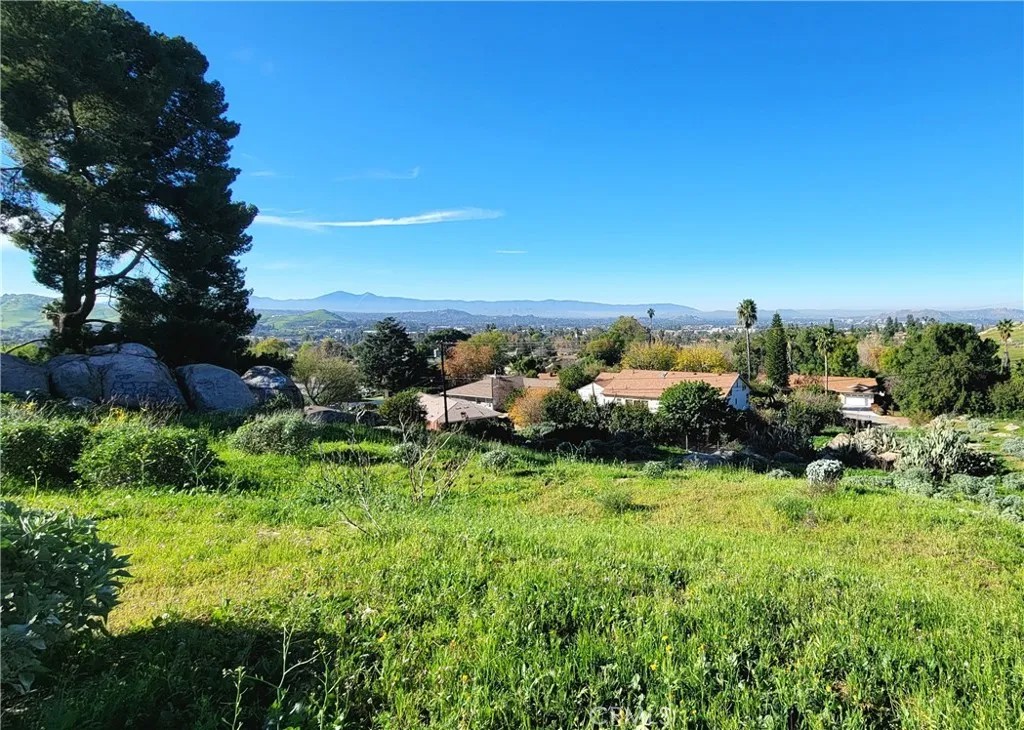 2935 Galaxie Heights