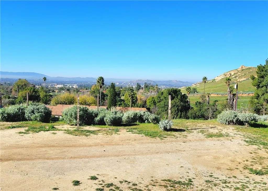 2935 Galaxie Heights