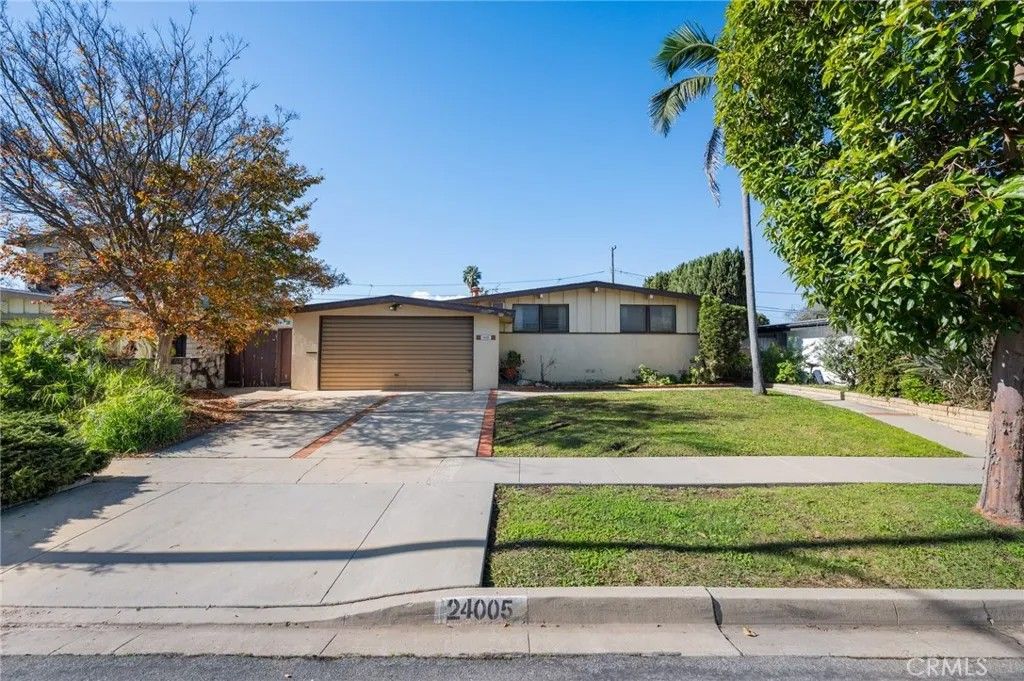 Photo of 24005 Fulmar Avenue, Torrance, CA 90501 (MLS # PV26002581)
