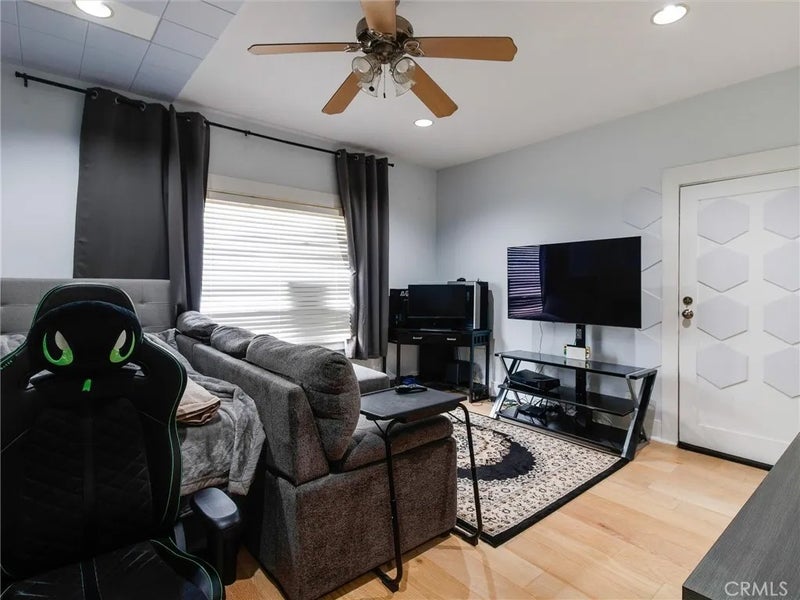 323 W 4th. Unit 101 101