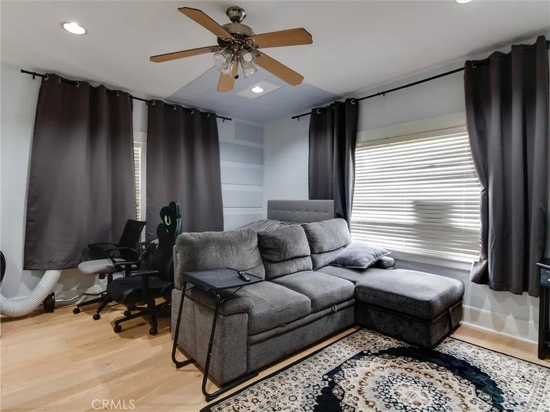 323 W 4th. Unit 101 101