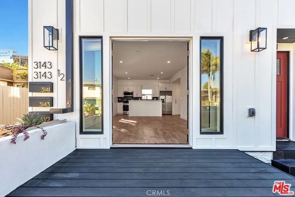 Photo of 3141 S Halm Ave, Los Angeles, CA 90034 (MLS # BB25267085)