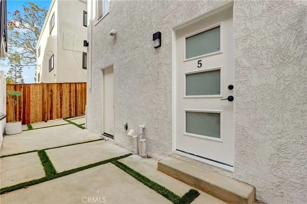 Photo of 644 Pier Avenue #5, Santa Monica, CA 90405 (MLS # IV25267716)