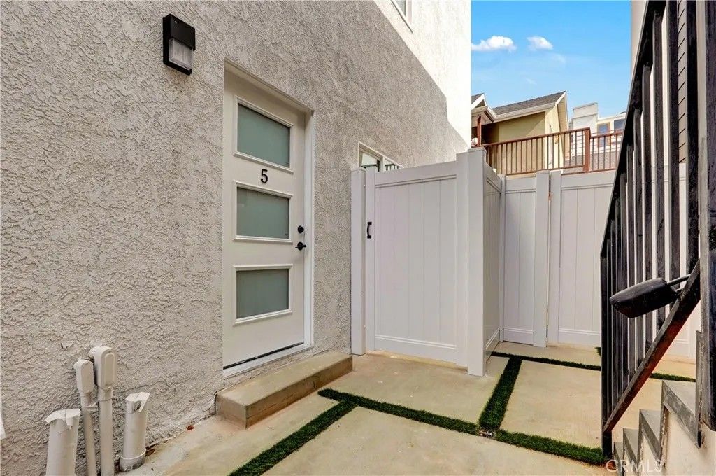 Photo of 644 Pier Avenue #5, Santa Monica, CA 90405 (MLS # IV25267716)