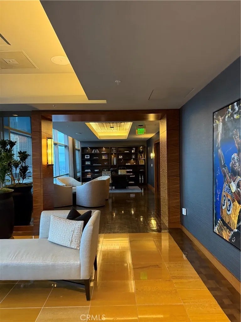 900 W Olympic Boulevard 41F