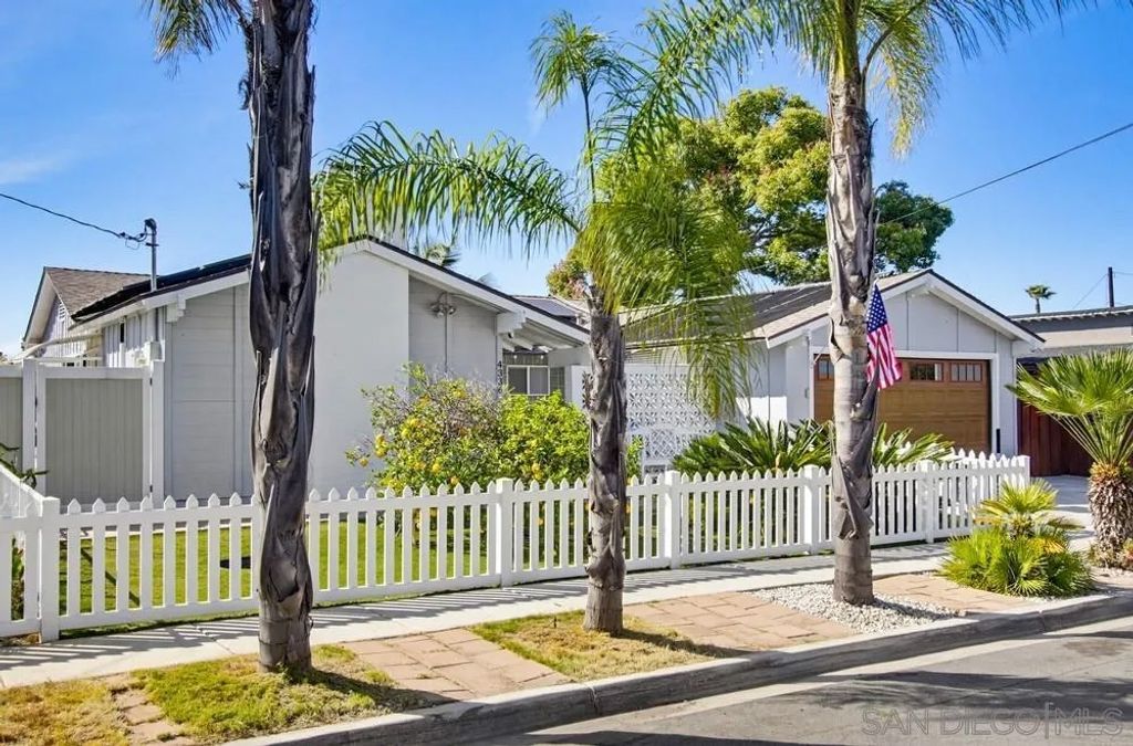 Photo of 4336 Charing Pl, San Diego, CA 92117 (MLS # 260009171)