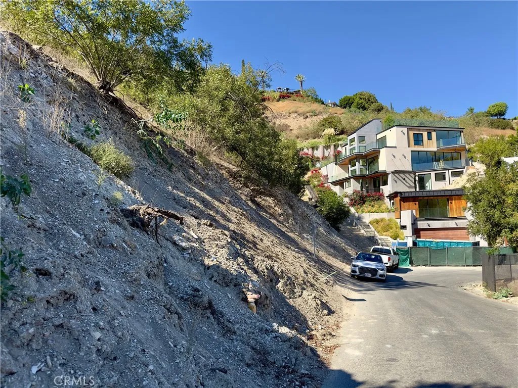 3747 Camino De La Cumbre
