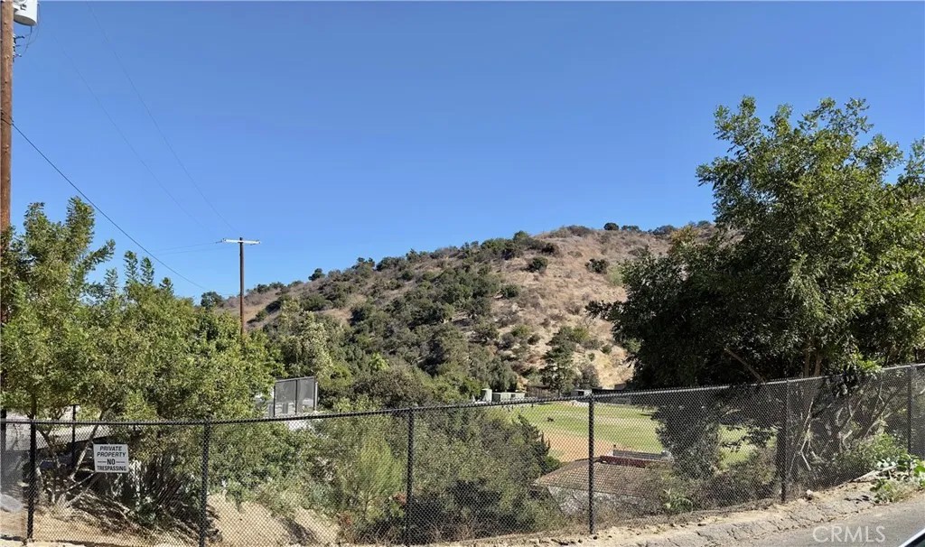3747 Camino De La Cumbre