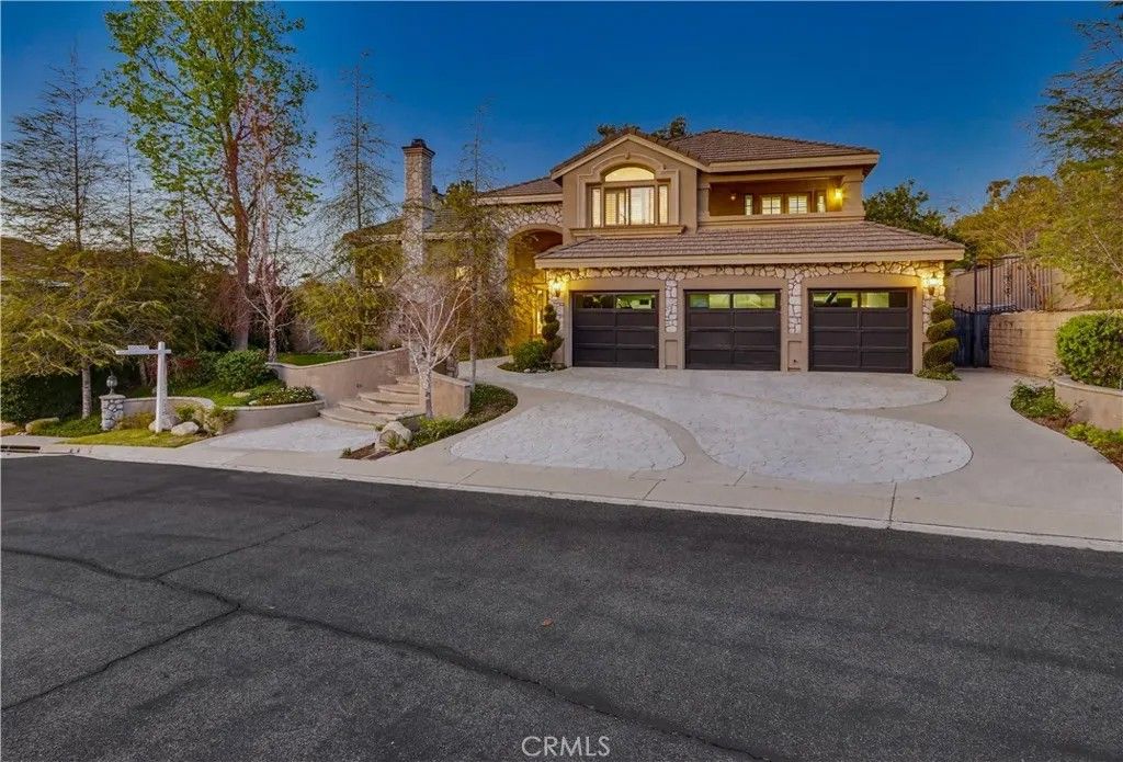 Photo of 260 S Willowcreek Ln, Anaheim, CA 92808 (MLS # TR26059984)