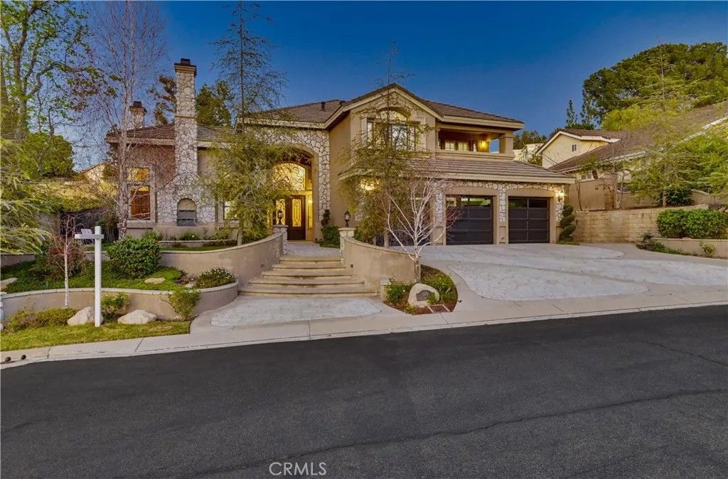 Photo of 260 S Willowcreek Ln, Anaheim, CA 92808 (MLS # TR26059984)