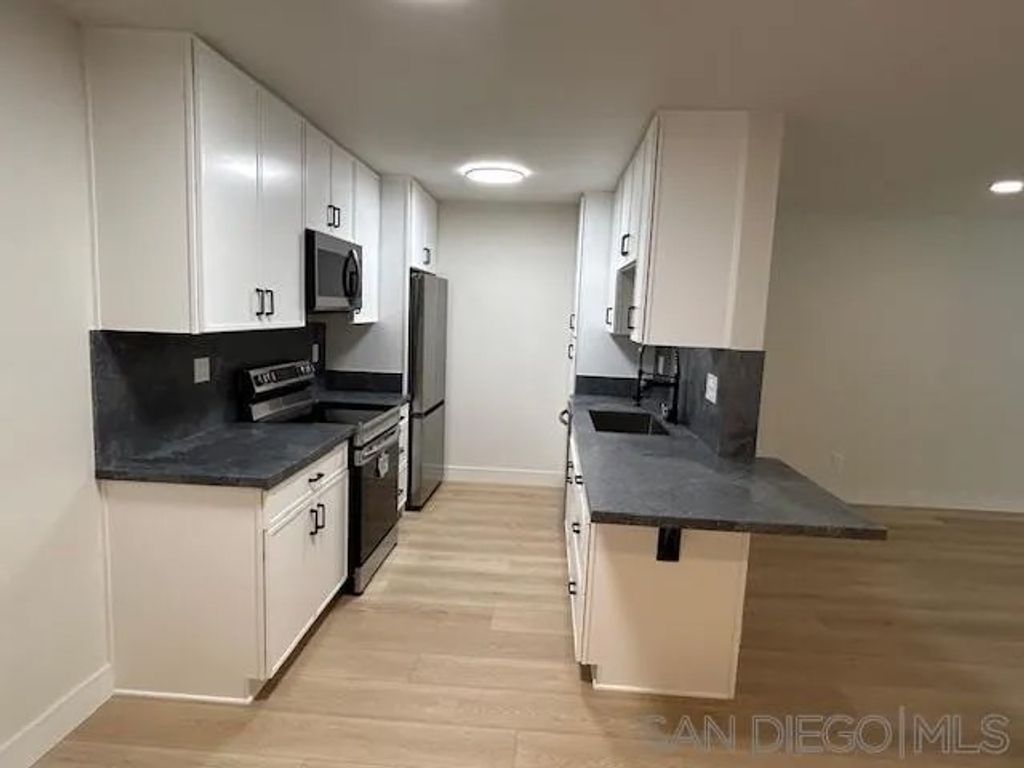 Photo of 811 W Nutmeg St #102, San Diego, CA 92103 (MLS # 260010425)
