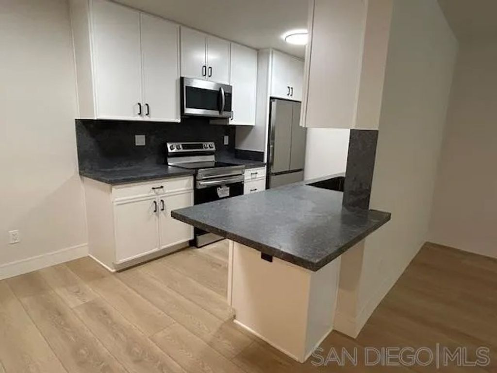 Photo of 811 W Nutmeg St #102, San Diego, CA 92103 (MLS # 260010425)