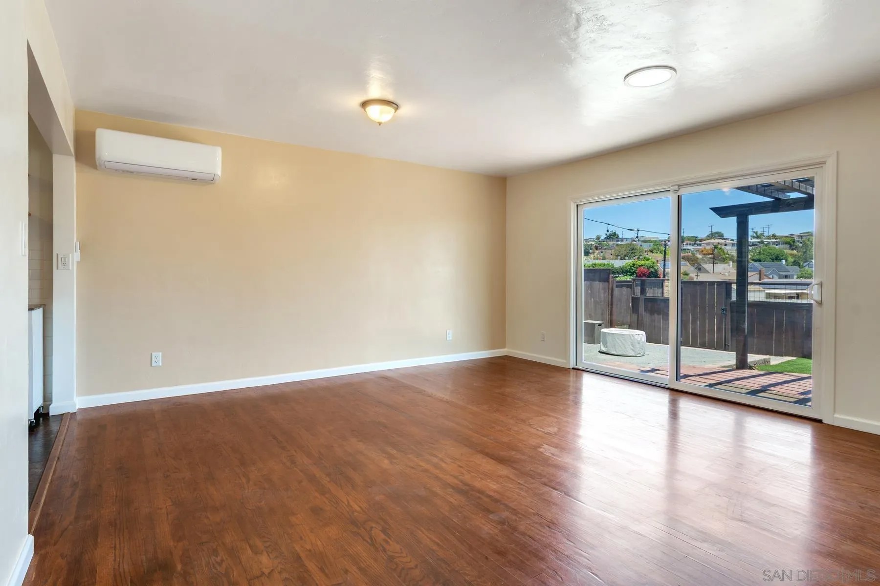 2533 Calle Tres Lomas
