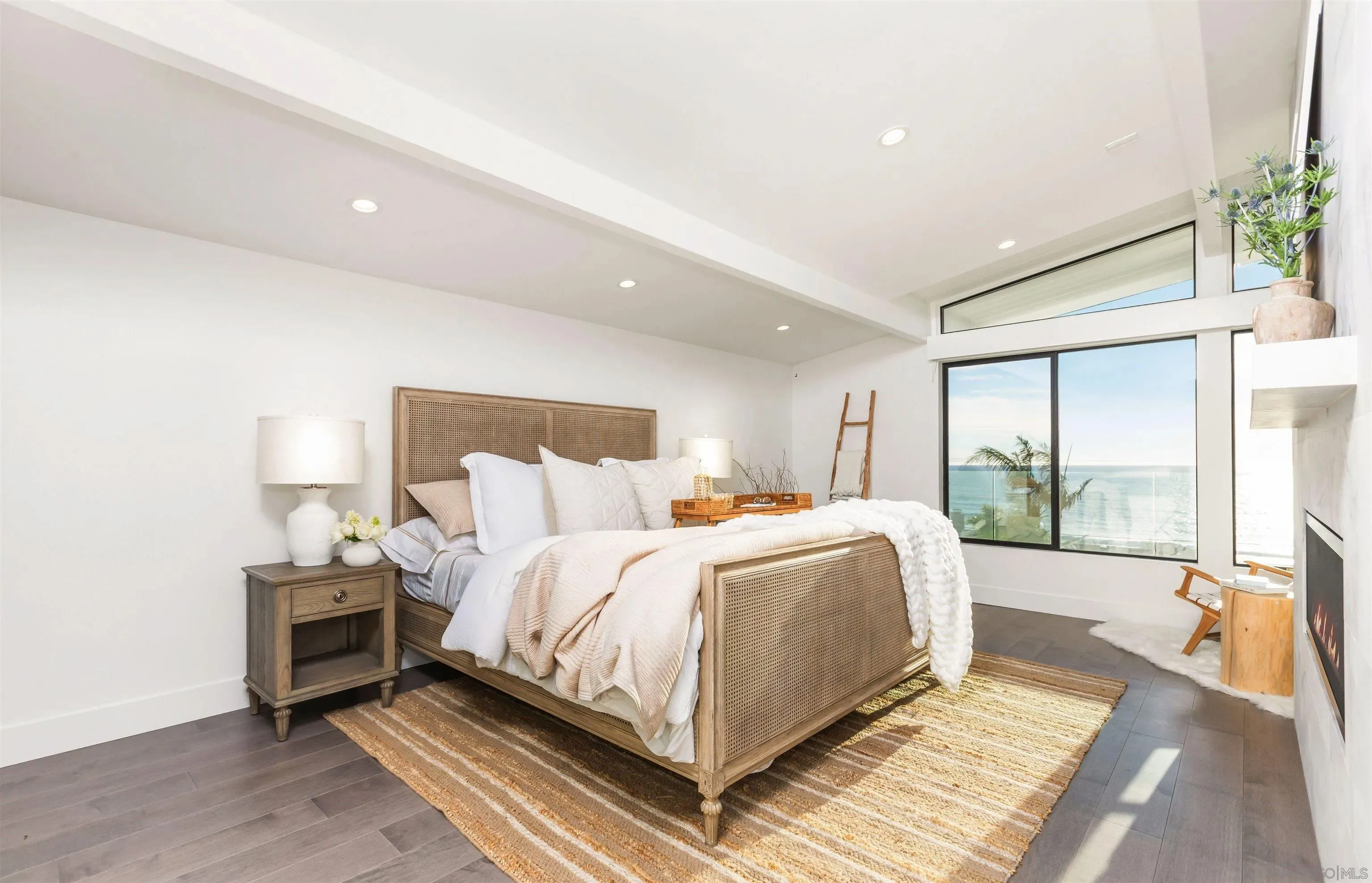 La Jolla, California 92037, United States, 4 Bedrooms Bedrooms, ,5 BathroomsBathrooms,Residential,Active,208672