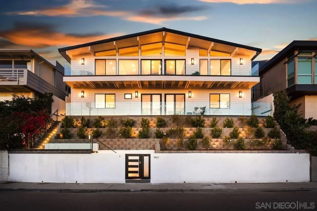 La Jolla, California 92037, United States, 4 Bedrooms Bedrooms, ,5 BathroomsBathrooms,Residential,Active,208672