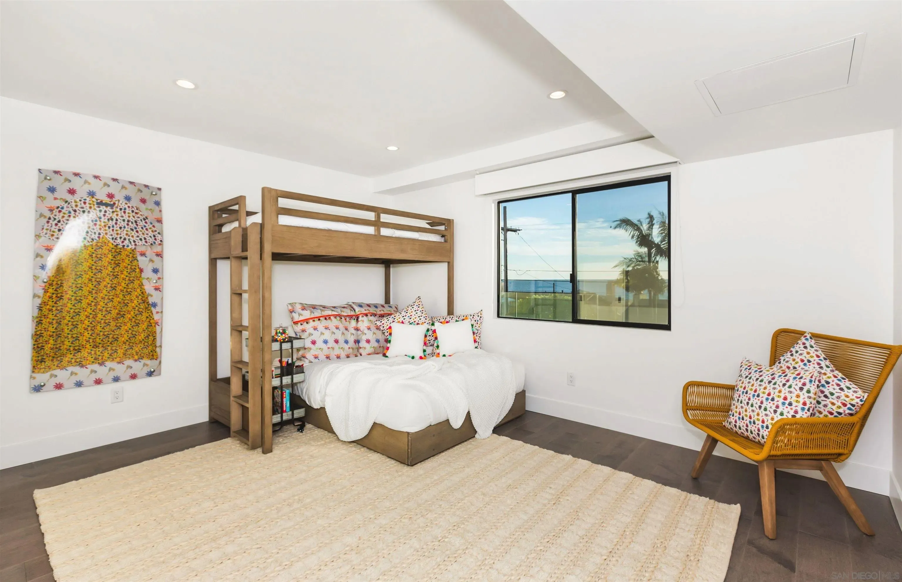 La Jolla, California 92037, United States, 4 Bedrooms Bedrooms, ,5 BathroomsBathrooms,Residential,Active,208672