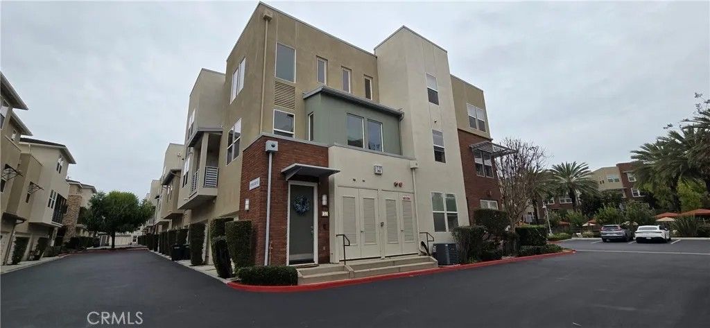 Photo of 31 Brownstone Way, Aliso Viejo, CA 92656 (MLS # OC26003316)