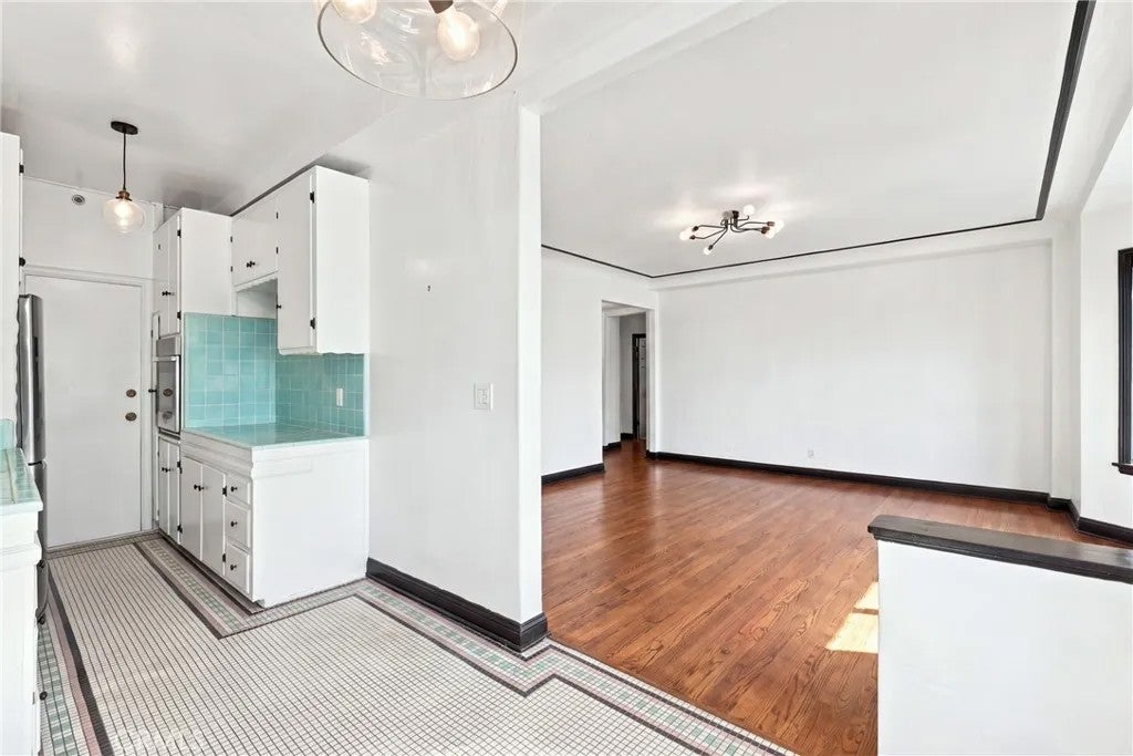 800 E Ocean #905