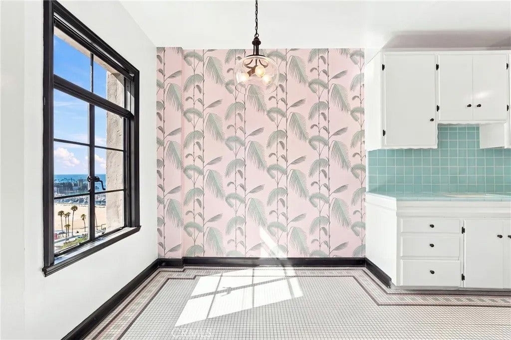 800 E Ocean #905