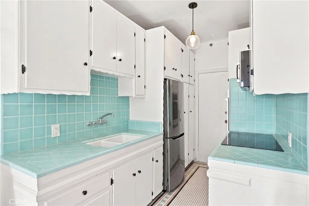 800 E Ocean #905