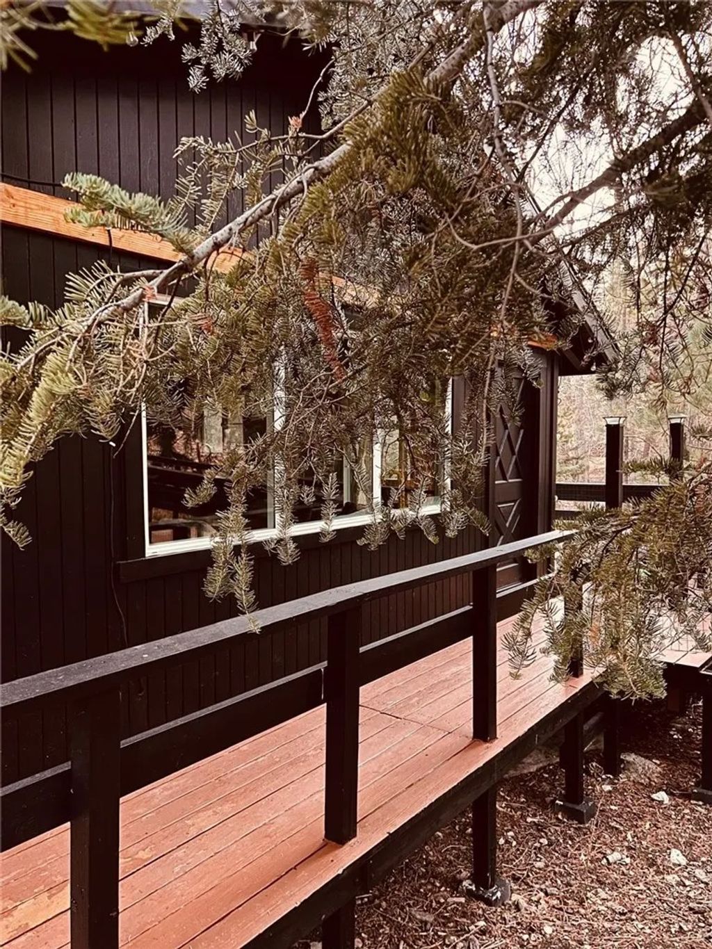 Photo of 43428 Primrose Dr, Big Bear Lake, CA 92315 (MLS # DW25277288)