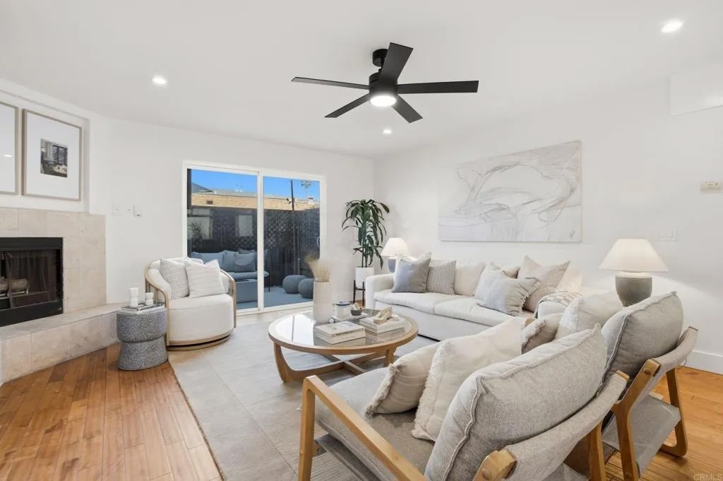 5027 Santa Monica Avenue B