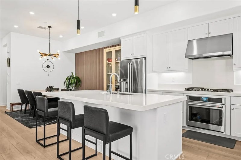 875 Walnut Terrace