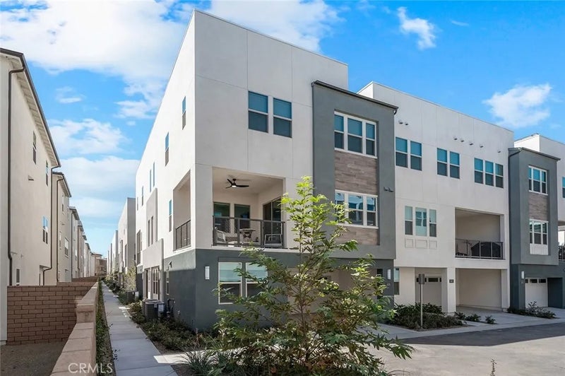 875 Walnut Terrace