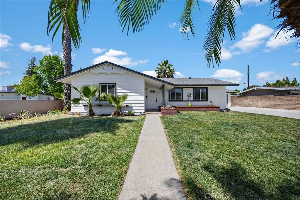 Photo of 477 W Casad Street, Covina, CA 91723 (MLS # LG26090167)