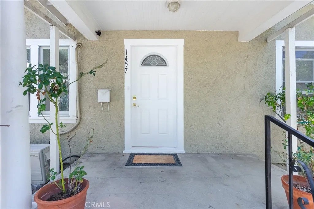 1457 E California