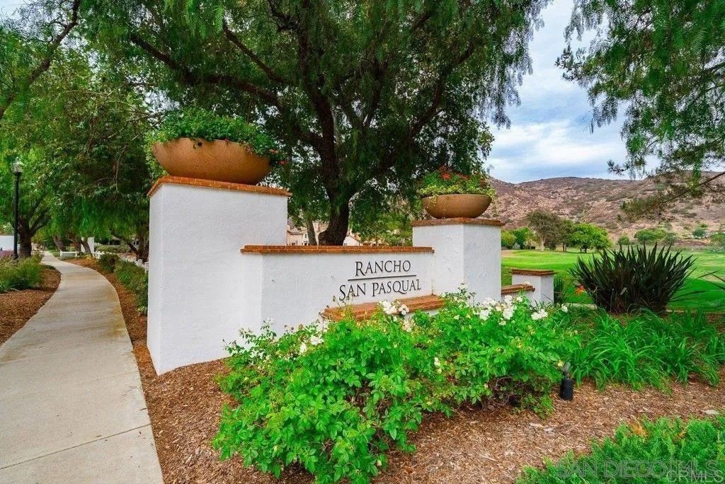 Photo of 2327 Orchard View Ln, Escondido, CA 92027 (MLS # 260010092)