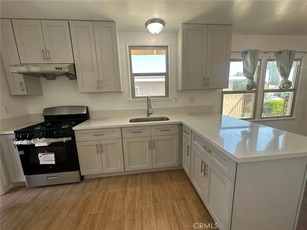 2323 W Cedarwood
