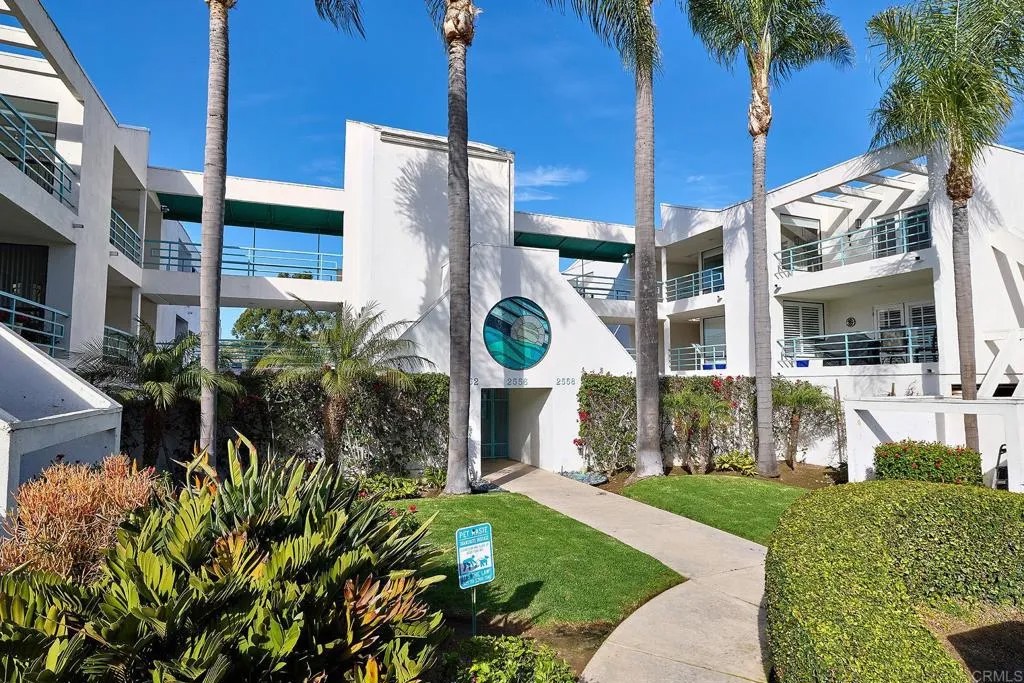 2558 Navarra Drive E