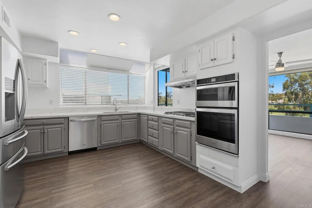 2558 Navarra Drive E