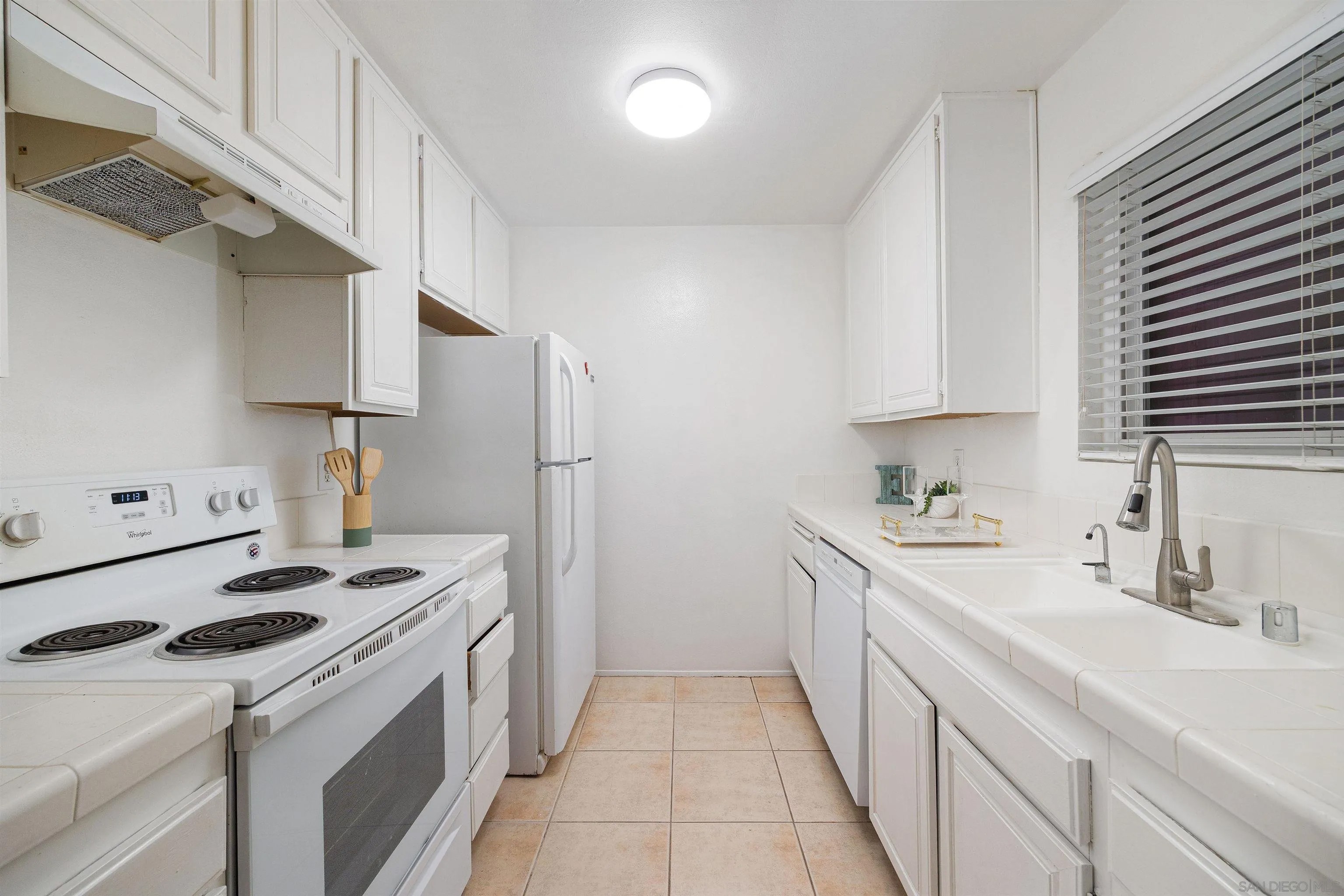 3672 Clairemont Dr 1B