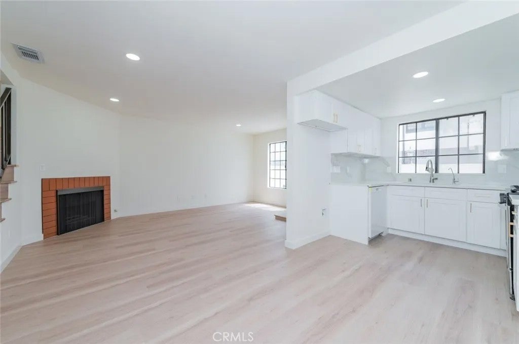 232 W Mission C