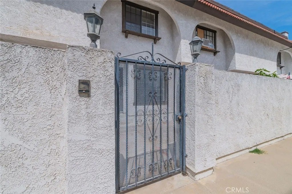 232 W Mission C