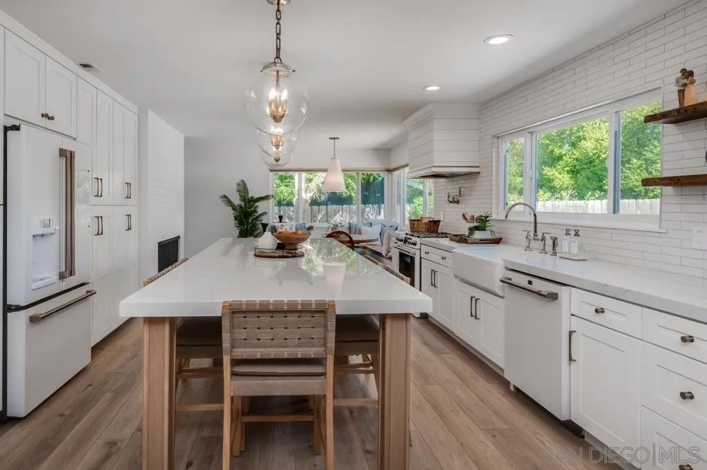 Photo of 7634 Flag Lake, San Diego, CA 92119 (MLS # 260008803)