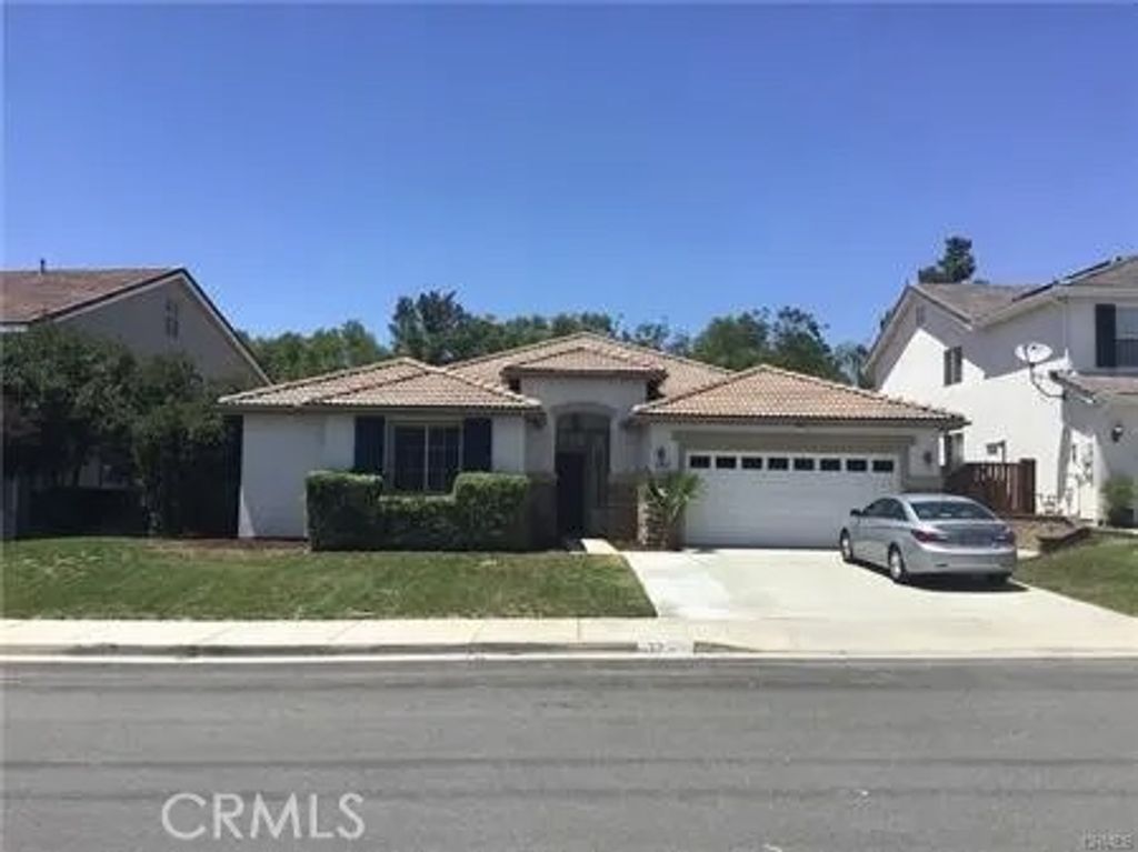 Photo of 37569 Newcastle Road, Murrieta, CA 92563 (MLS # SW25160144)