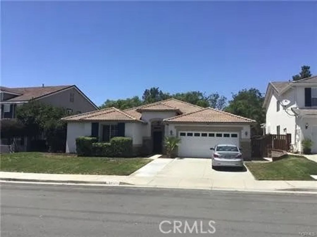 Photo of 37569 Newcastle Road, Murrieta, CA 92563 (MLS # SW25160144)