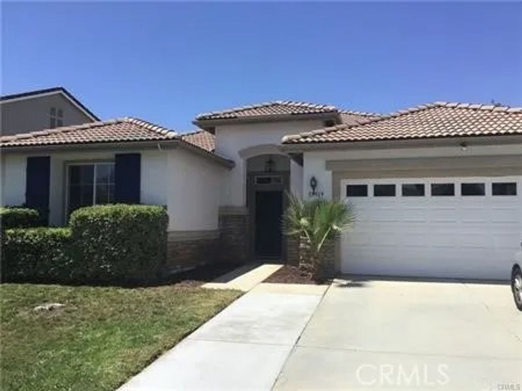 Photo of 37569 Newcastle Road, Murrieta, CA 92563 (MLS # SW25160144)