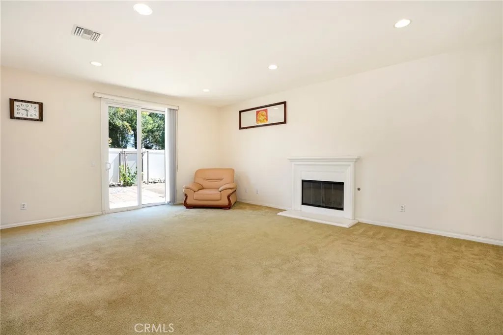 903 W Gladstone Street