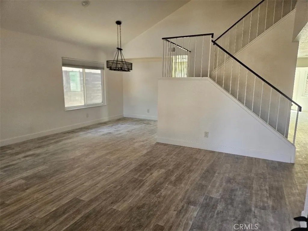 22687 Valley Vista