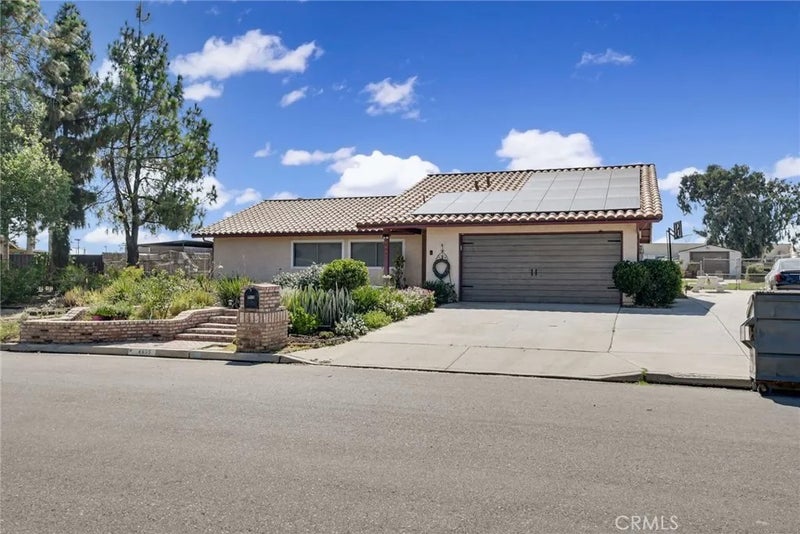 4805 Horseshoe Lane