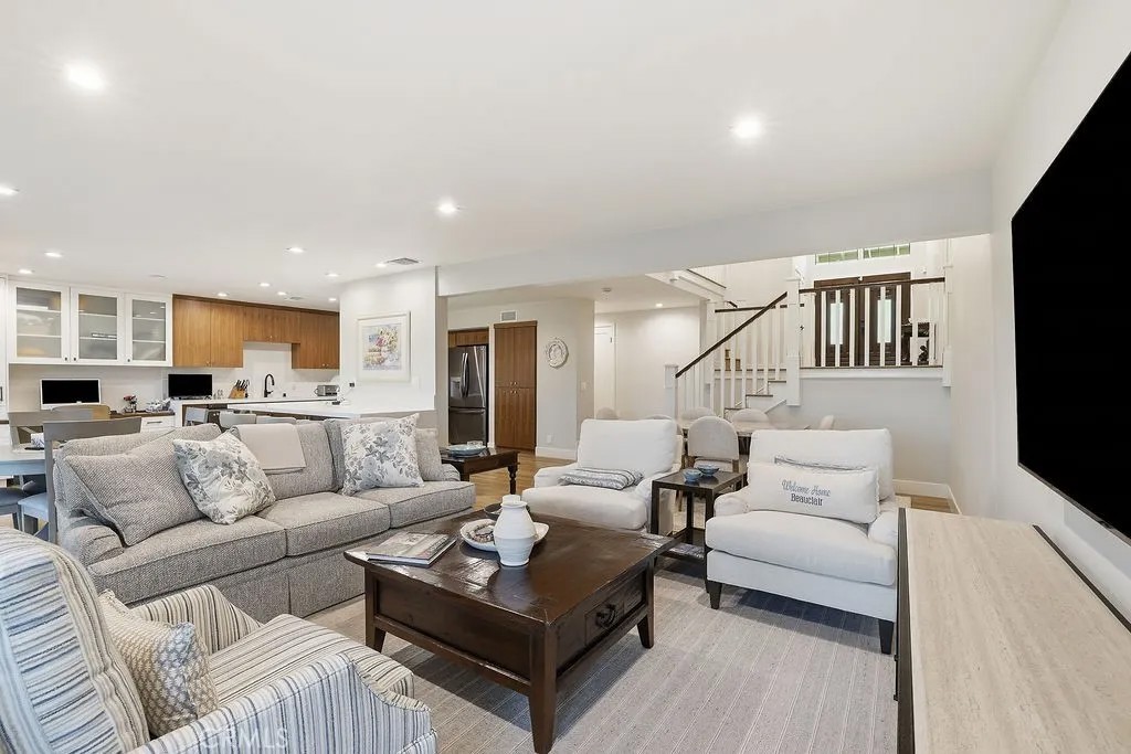 2021 Rosemont Avenue 3