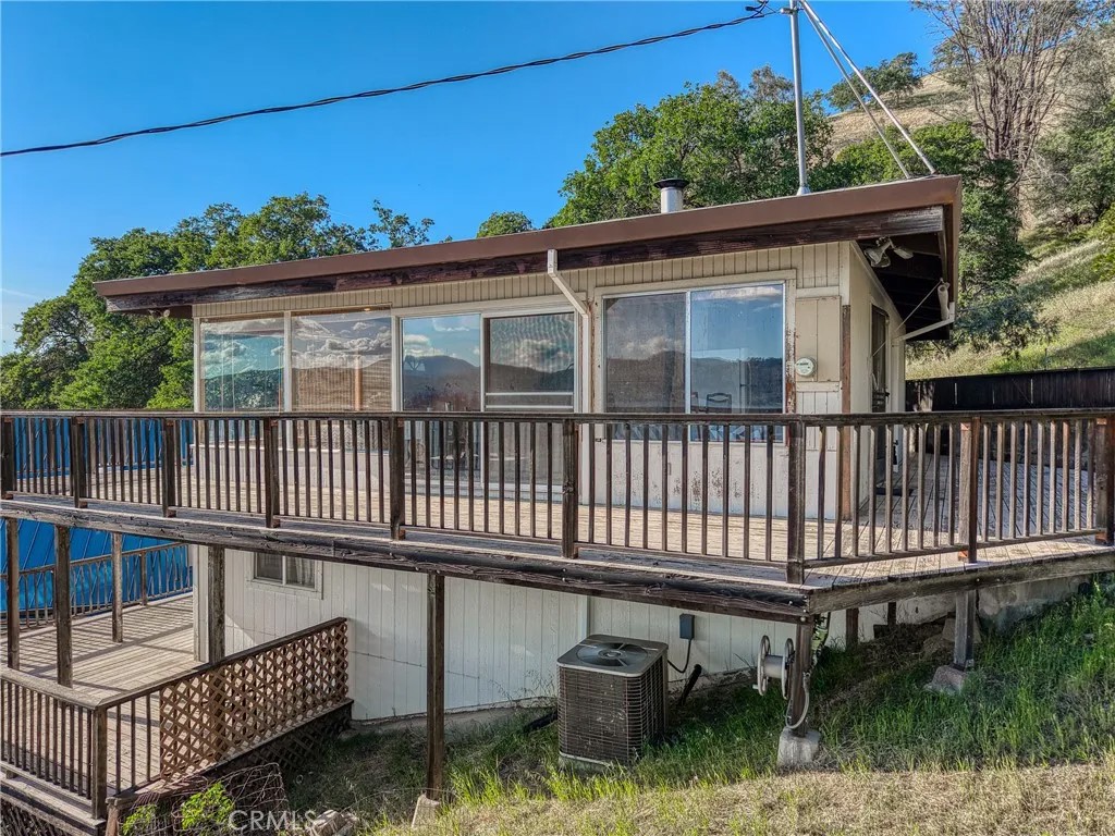12805 Lakeshore Drive