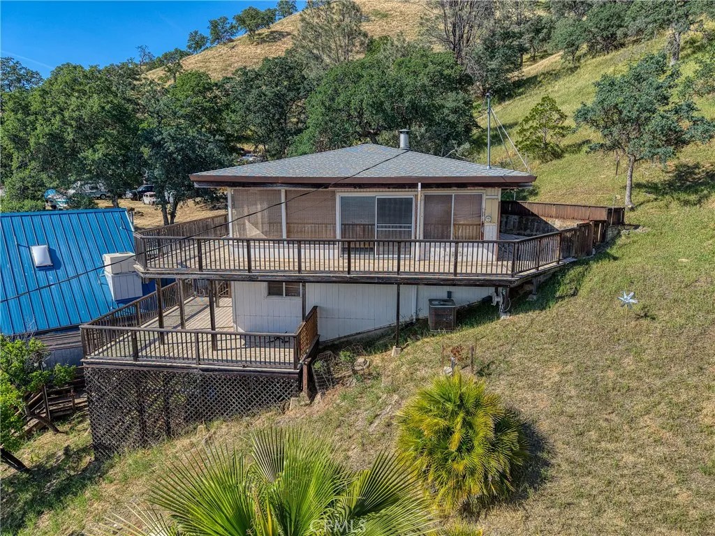 12805 Lakeshore Drive